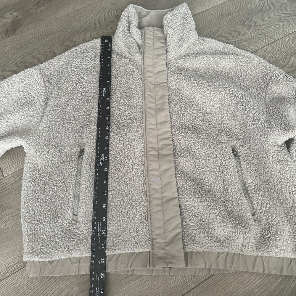 Vuori Alpine Women's Cream Fleece Jacket size Large - Picture 10 of 11